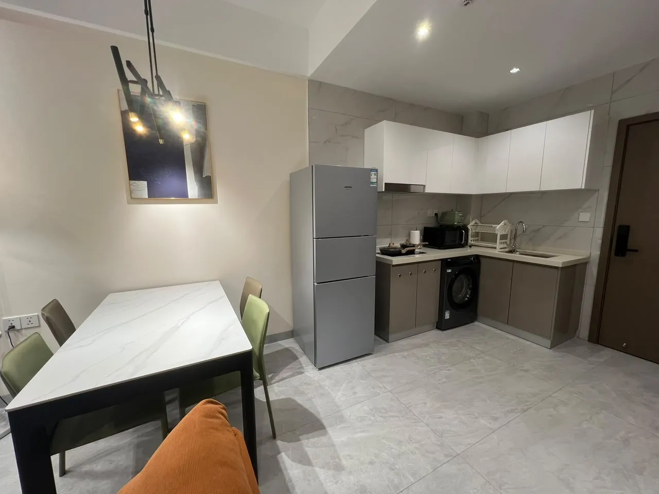 Kitchen & dining space